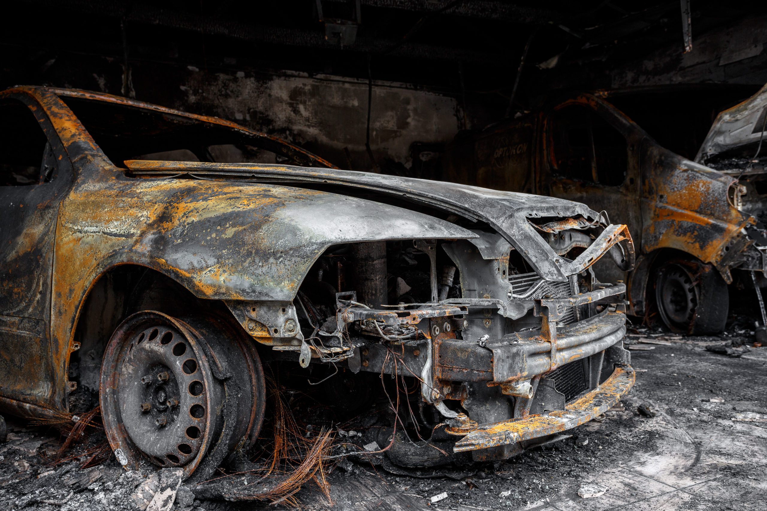 Close,Up,Photo,Of,A,Burned,Out,Cars,In,Garage