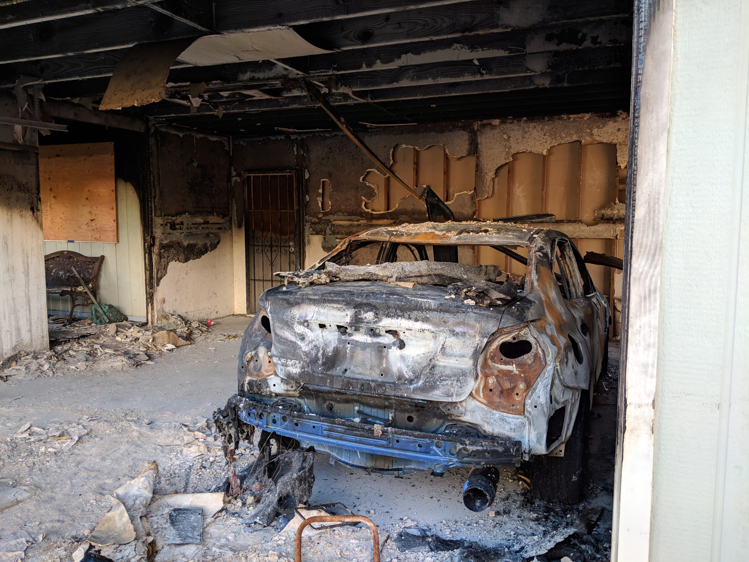 Honolulu,,Hawaii,-,November,2,,2018:,Inside,Garage,After,A