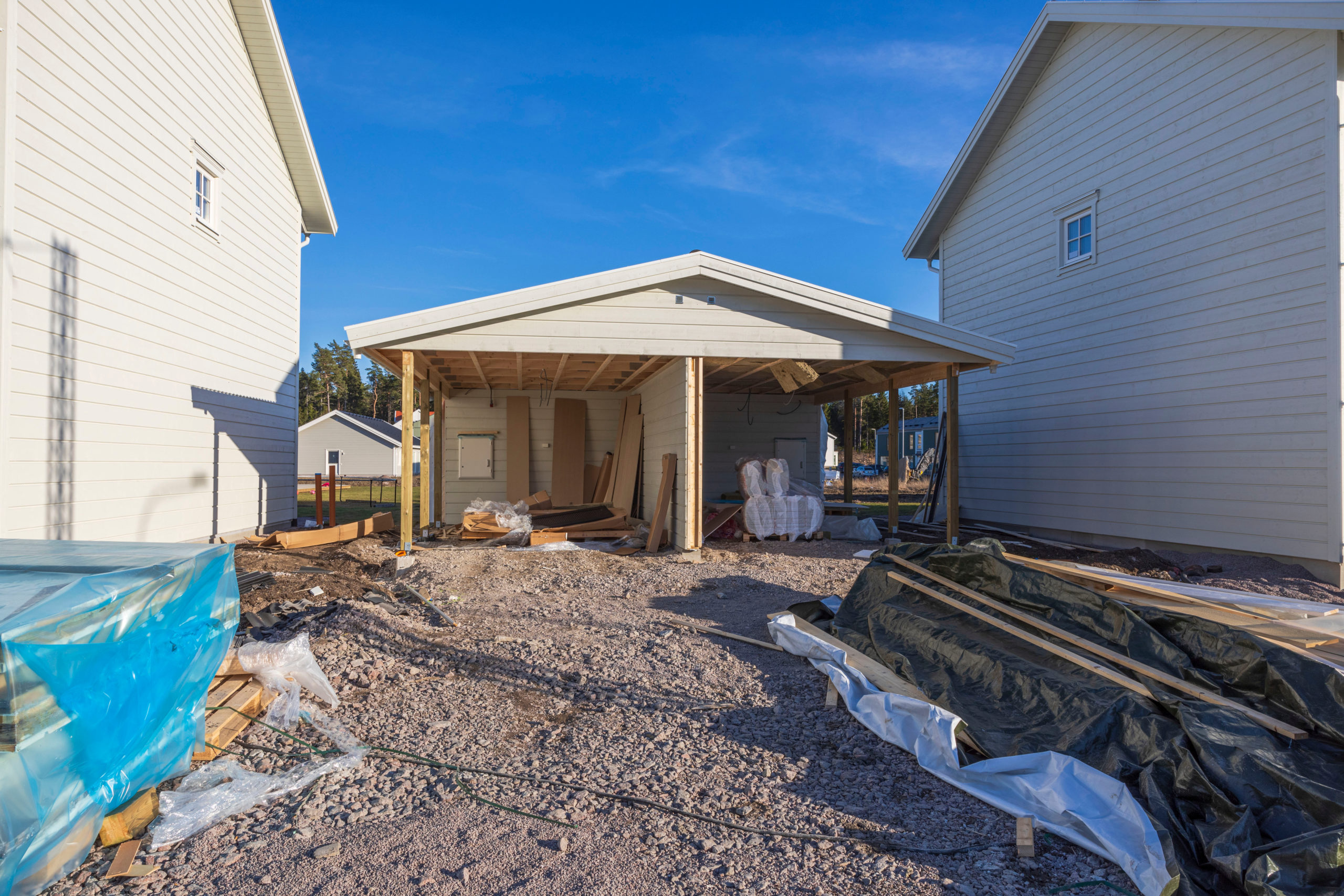 Close,Up,View,Of,Wooden,House,And,Garage,Under,Construction